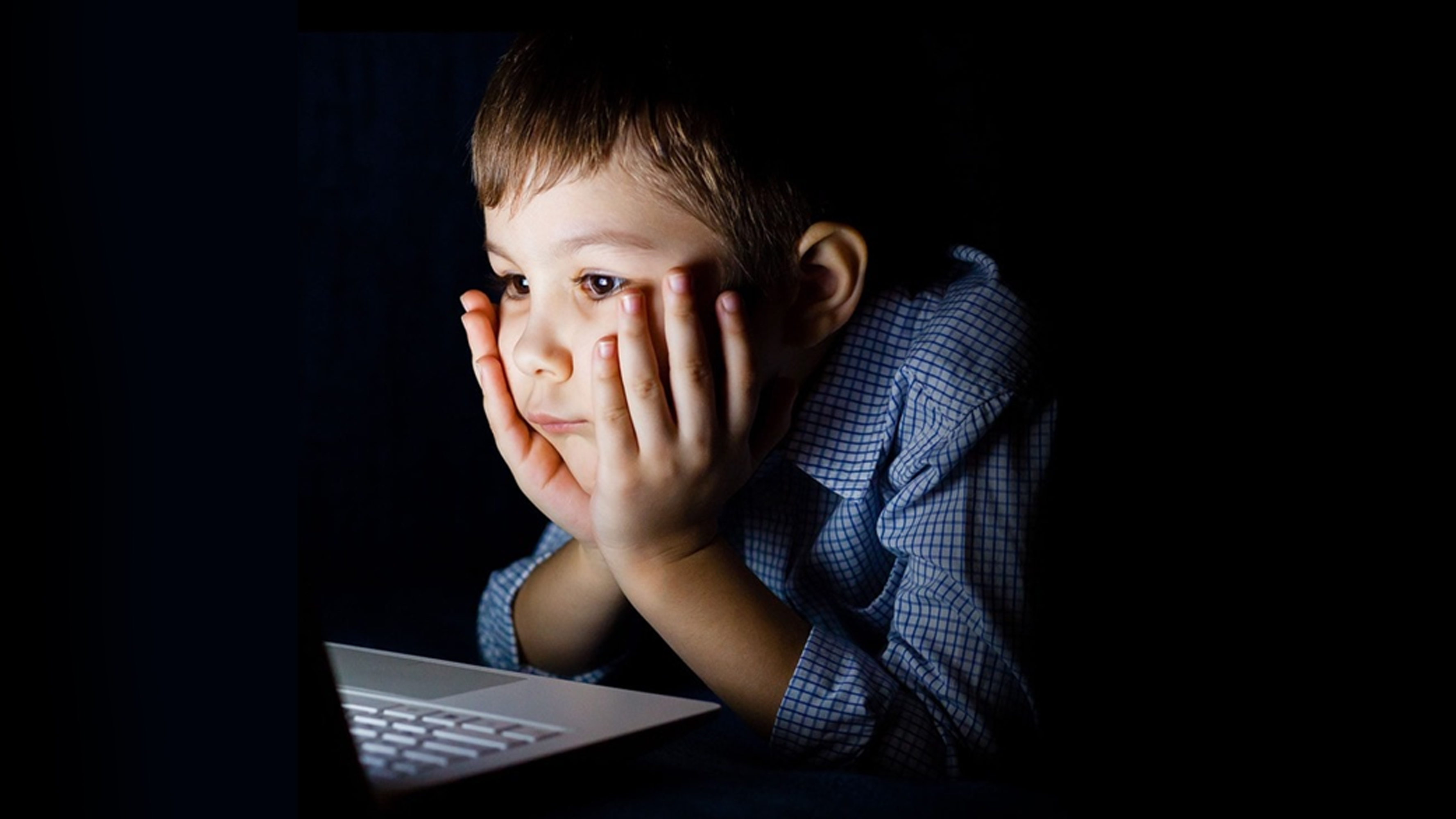 hanoicomputer-UX325_OLED-4