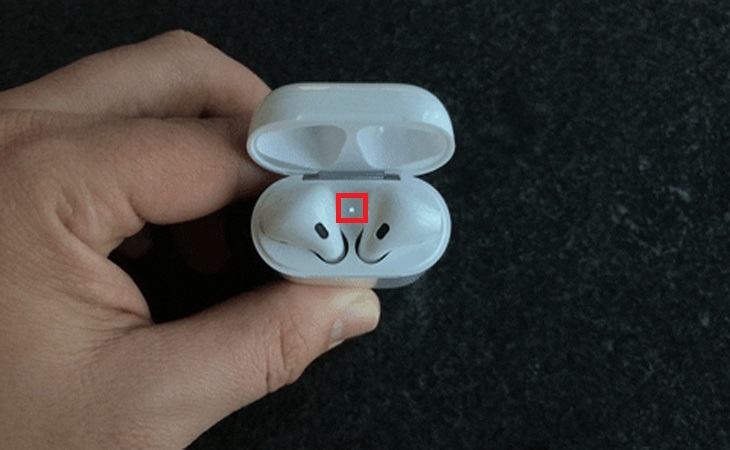 hanoicomputer-full hướng dẫn kết nối airpods với các thiết bị 2021- đèn báo led