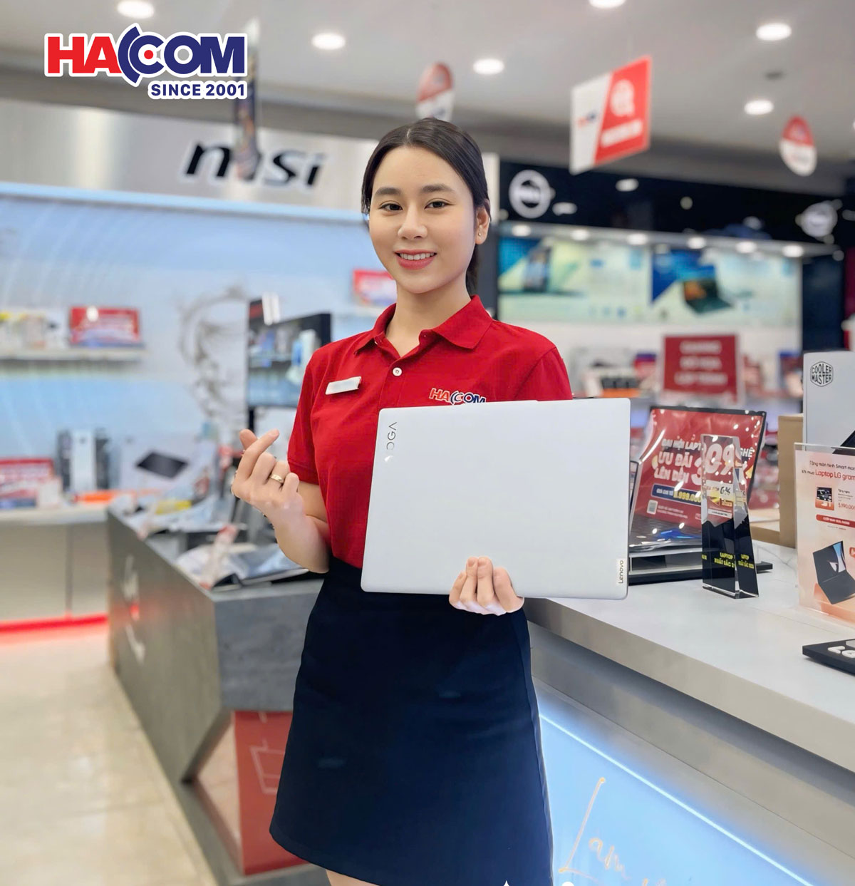 Lenovo Yoga Slim 7 14IMH9 sở hữu thiết kế vỏ nhôm sang trọng, không chỉ đẹp mắt mà còn mang lại cảm giác chắc chắn khi cầm nắm