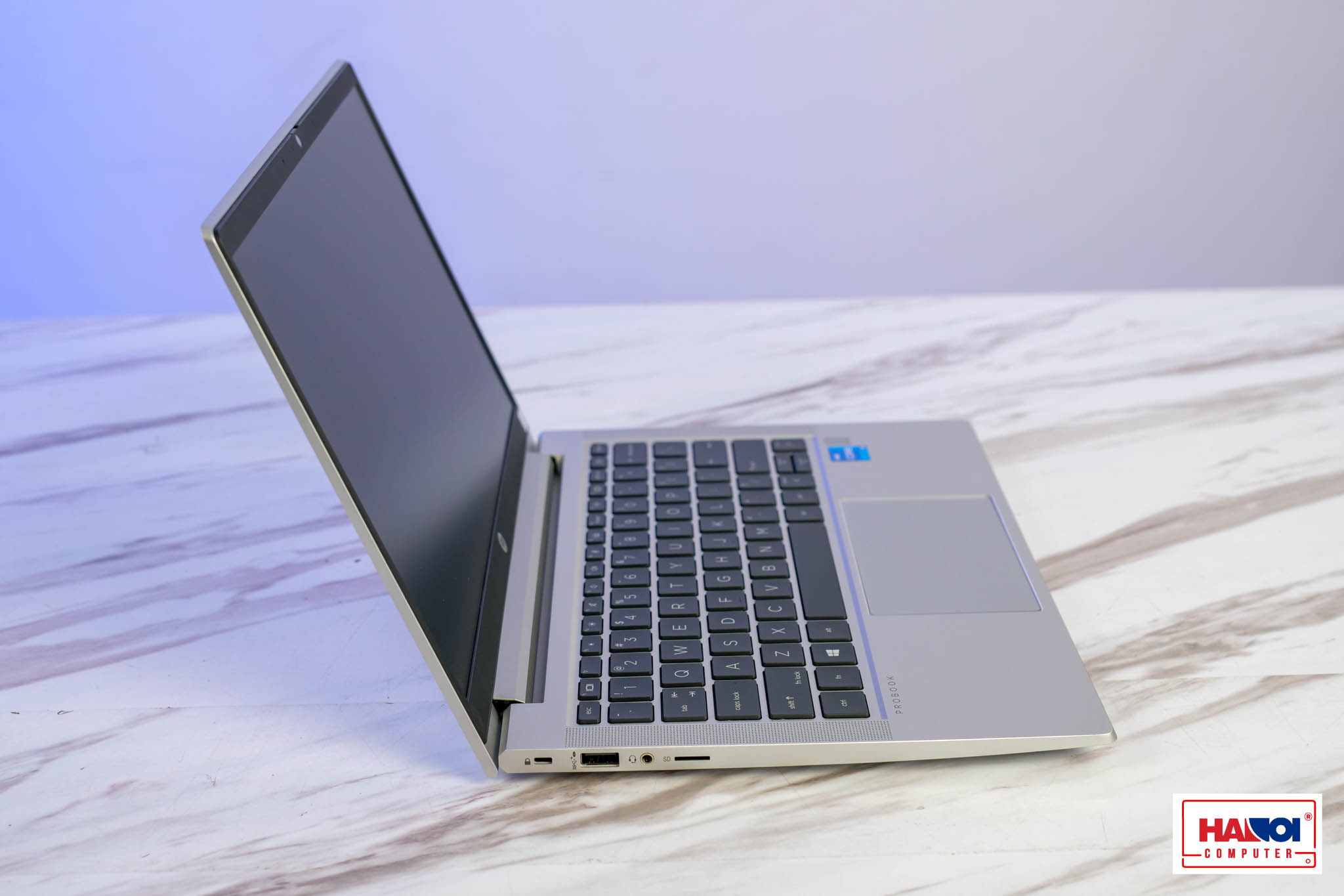 Bàn phím của ProBook 430 G8 2Z6T0PA có hành trình phím chắc, bố cục quen thuộc và phản hồi rõ ràng, phù hợp với người phải gõ nhiều trong công việc.