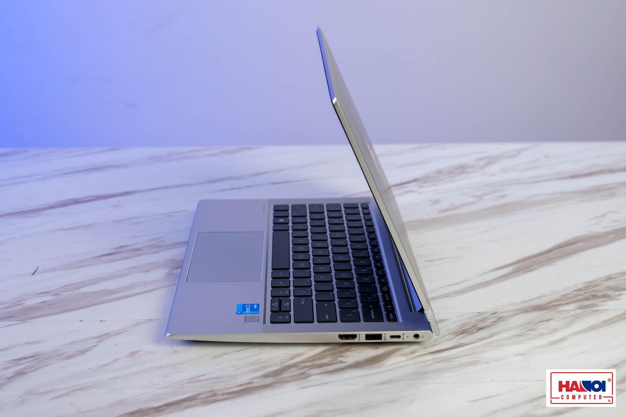Intel Iris Xe Graphics xử lý mượt các tác vụ hiển thị văn phòng, hỗ trợ tốt cho giao diện ứng dụng, xem tài liệu và video chất lượng cao.
