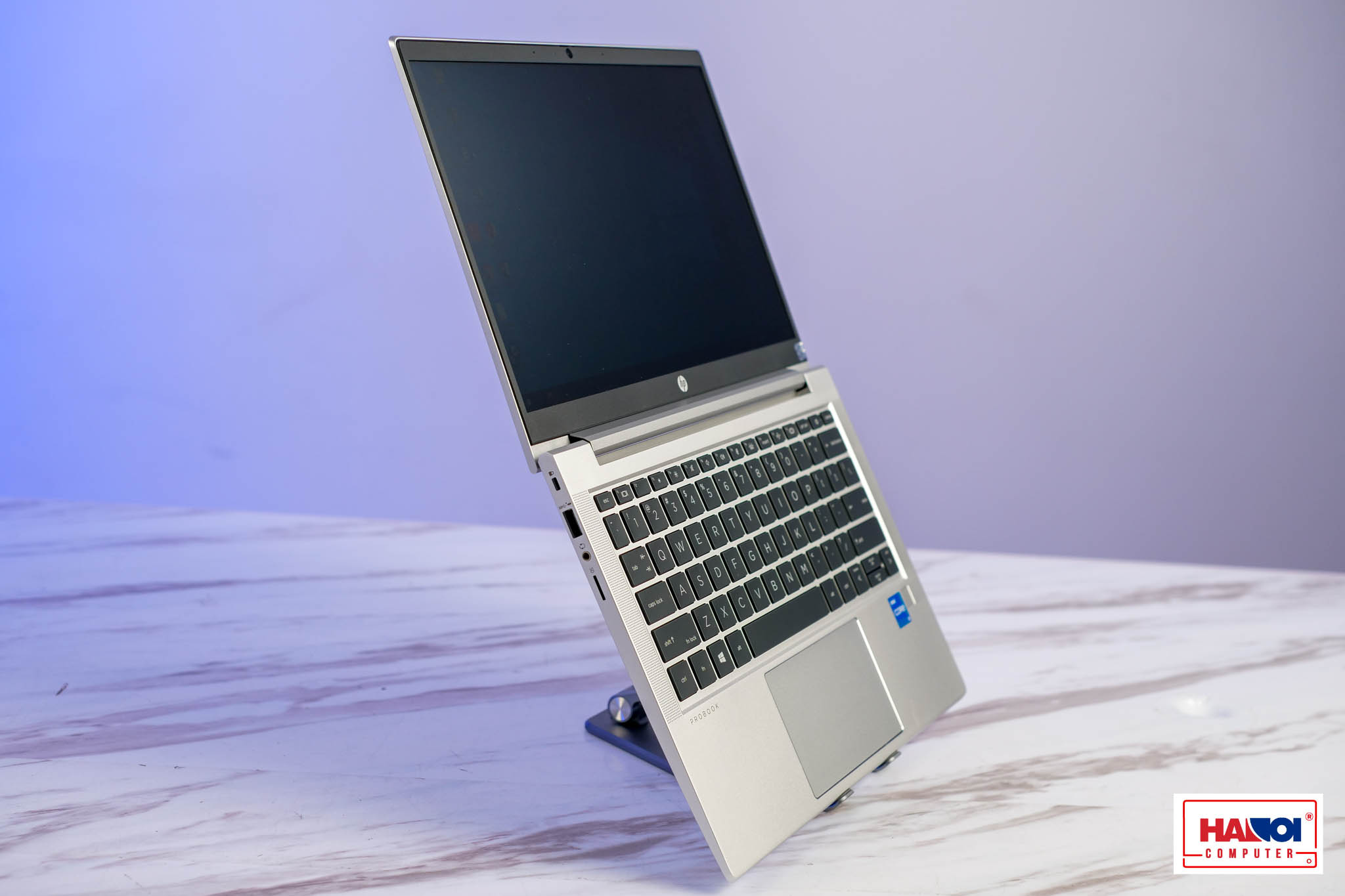 Ổ SSD PCIe M.2 2280 kéo thời gian khởi động xuống còn vài giây và giúp mọi thao tác mở ứng dụng, tải file diễn ra liền mạch.