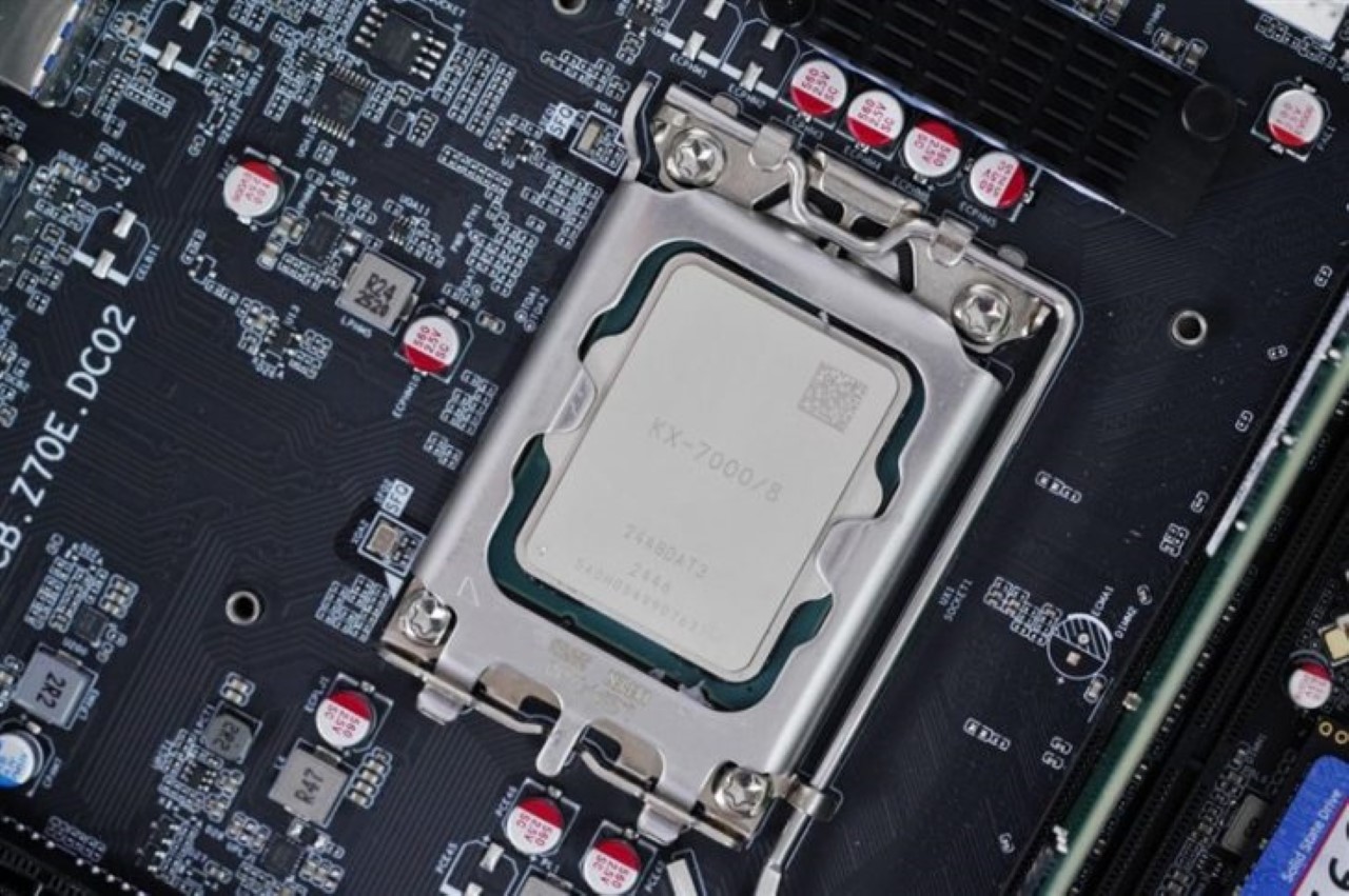 Trung Quốc ra mắt CPU x86 nội địa Zhaoxin KX-7000 trong PC AI