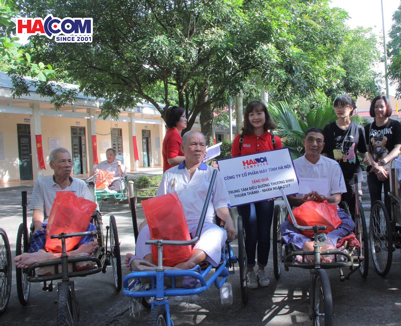 Công đoàn HACOM từ thiện ngày Thương binh Liệt sĩ - Ảnh 4